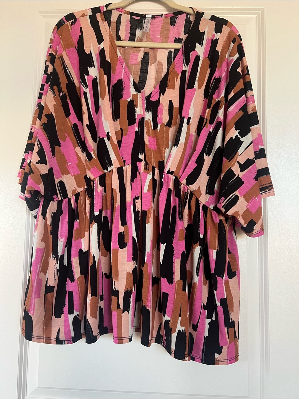 Dear Scarlett Women’s Pink Multi-Color V-Neck  Top
